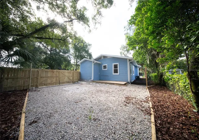Photo 4 of Single family home for sale at 922 E Ida St, Tampa, FL 33603 | MLS# TB8549623 | Listing updated on 2026-10-05