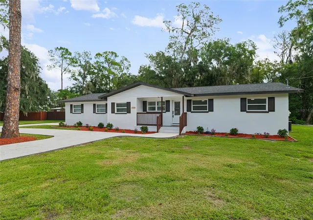 Photo 2 of Single family home for sale at 1725 Walker Rd, Lakeland, FL 33810 | MLS# TB8549624 | Listing updated on 2026-09-19