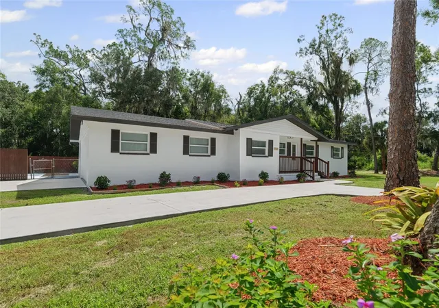 Photo 3 of Single family home for sale at 1725 Walker Rd, Lakeland, FL 33810 | MLS# TB8549624 | Listing updated on 2026-09-19