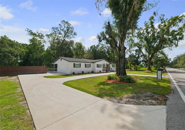 Photo 4 of Single family home for sale at 1725 Walker Rd, Lakeland, FL 33810 | MLS# TB8549624 | Listing updated on 2026-09-19