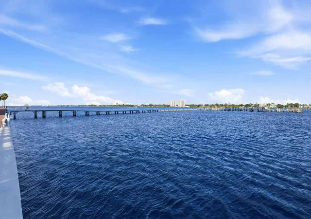 Photo 4 of Condo for sale at 241 Riverside Dr #2007, Daytona Beach, FL 32117 | MLS# V4951347 | Listing updated on 2026-09-19