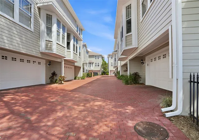 Photo 1 of Townhouse for sale at 3315 W De Leon St #18, Tampa, FL 33609 | MLS# TB8549627 | Listing updated on 2026-10-04