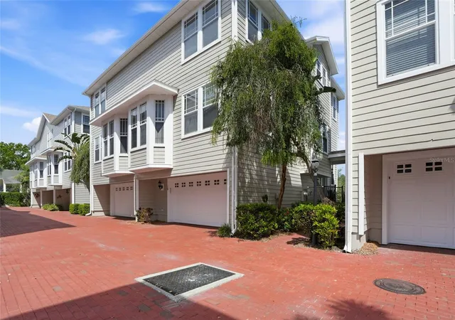 Photo 3 of Townhouse for sale at 3315 W De Leon St #18, Tampa, FL 33609 | MLS# TB8549627 | Listing updated on 2026-10-04