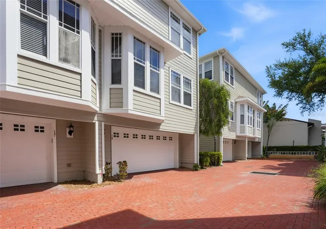 Photo 4 of Townhouse for sale at 3315 W De Leon St #18, Tampa, FL 33609 | MLS# TB8549627 | Listing updated on 2026-10-04
