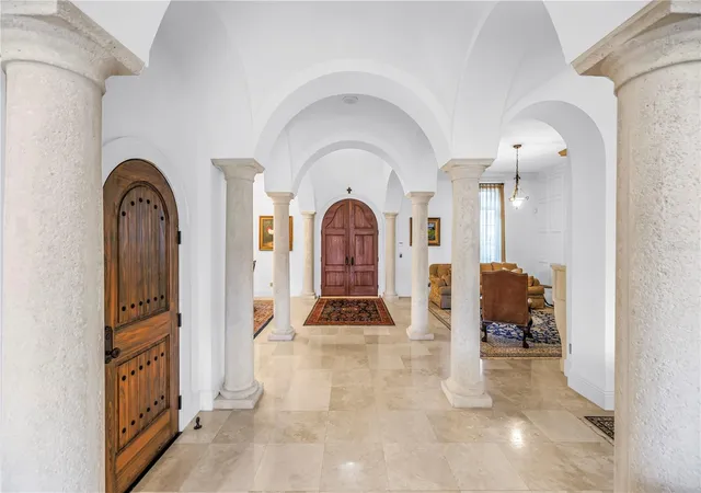 Mansion for sale at 5013 W San Miguel St, TAMPA, FL 33629 | MLS# TB8549629 | Listing updated on 2026-10-07