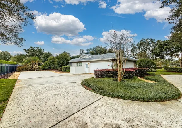 Photo 3 of Single family home for sale at 451 Lone Palm Dr, Lakeland, FL 33815 | MLS# L4965133 | Listing updated on 2026-09-26