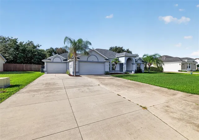 Single family home for sale at 36731 Tropical Wind Ln, GRAND ISLAND, FL 32735 | MLS# G5117932