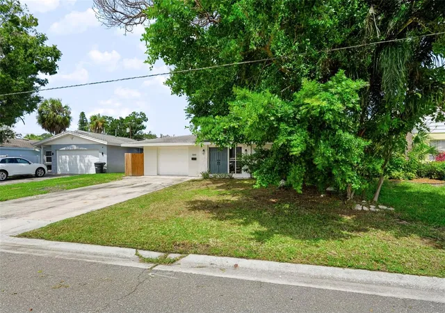 Photo 3 of Single family home for sale at 1849 New Hampshire Ave Ne, Saint Petersburg, FL 33703 | MLS# TB8549640 | Listing updated on 2026-10-03