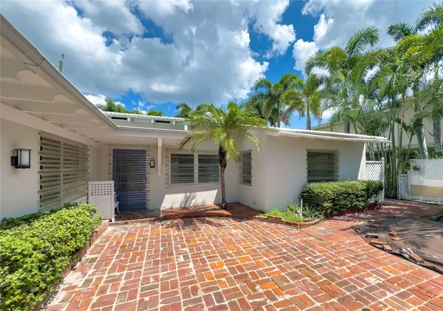 Photo 1 of Single family home for sale at 16107 Gulf Blvd, Redington Beach, FL 33708 | MLS# O6442783 | Listing updated on 2026-10-28