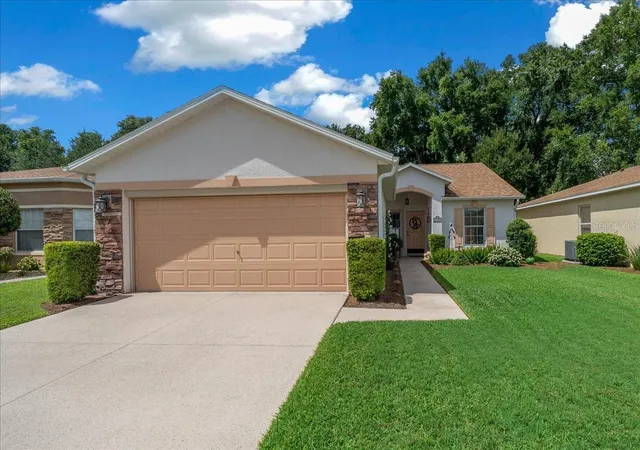 Single family home for sale at 15625 SW 13th Circle, OCALA, FL 34473 | MLS# OM732452