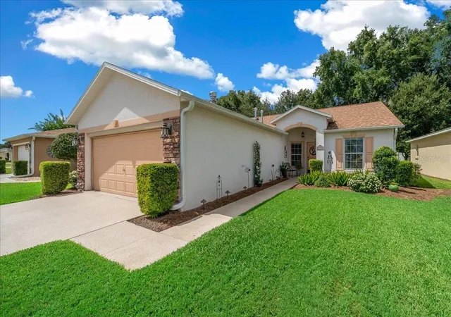 Photo 1 of Single family home for sale at 15625 SW 13th Circle, Ocala, FL 34473 | MLS# OM732452 | Listing updated on 2026-09-23