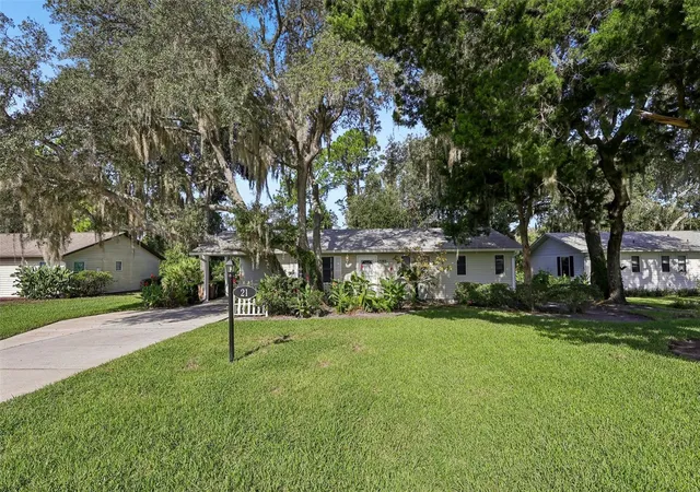 Photo 2 of Single family home for sale at 21 Aberdeen Cir, Leesburg, FL 34788 | MLS# G5117934 | Listing updated on 2026-10-05
