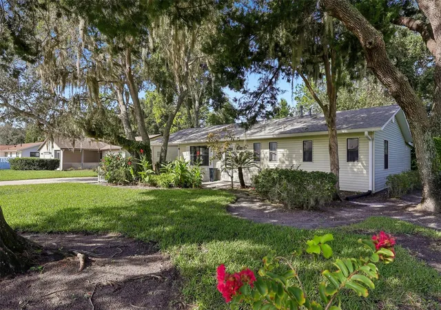 Photo 3 of Single family home for sale at 21 Aberdeen Cir, Leesburg, FL 34788 | MLS# G5117934 | Listing updated on 2026-10-05