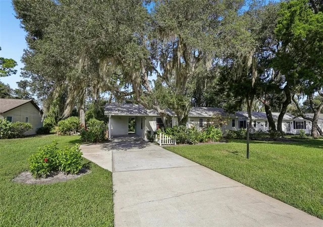 Photo 4 of Single family home for sale at 21 Aberdeen Cir, Leesburg, FL 34788 | MLS# G5117934 | Listing updated on 2026-10-05