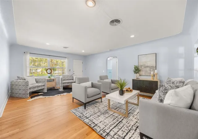 Photo 4 of Single family home for sale at 920 Boardman St, Orlando, FL 32804 | MLS# O6442788 | Listing updated on 2026-10-09