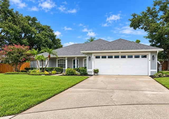 Photo 3 of Sale Pending at 1631 Charlemagne Ct, Winter Garden, FL 34787 | MLS# O6442789 | Listing updated on 2026-10-08