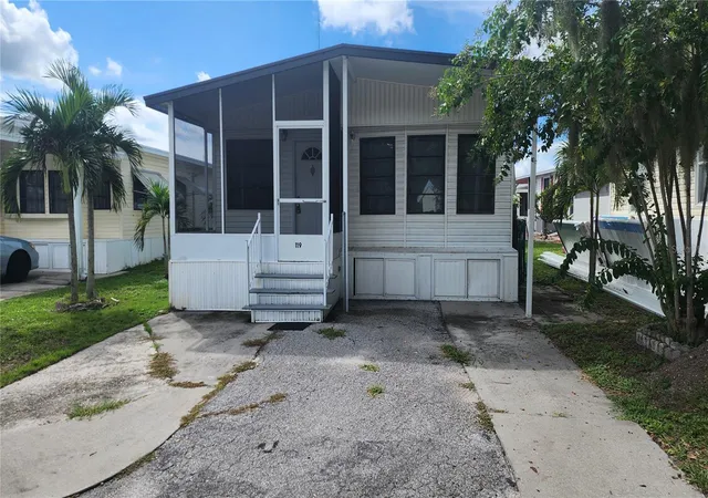 Photo 1 of Sale Pending at 3275 26th Avenue E #119, Bradenton, FL 34208 | MLS# A4706506 | Listing updated on 2026-10-07