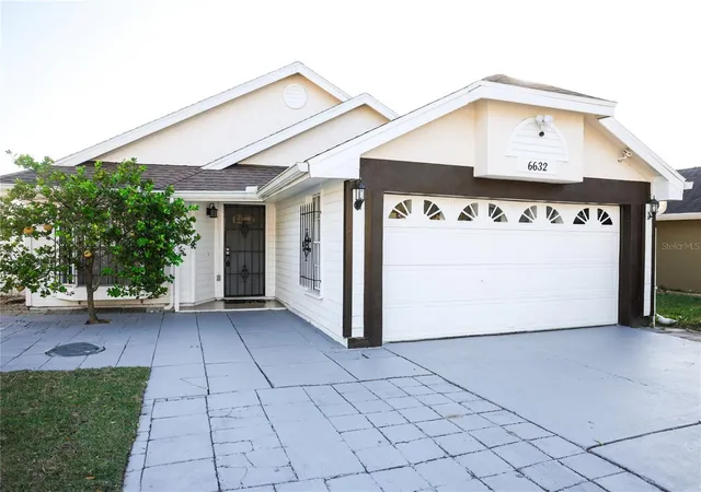 Photo 2 of Single family home for sale at 6632 Meritmoor Cir, Orlando, FL 32818 | MLS# O6442797 | Listing updated on 2026-09-23