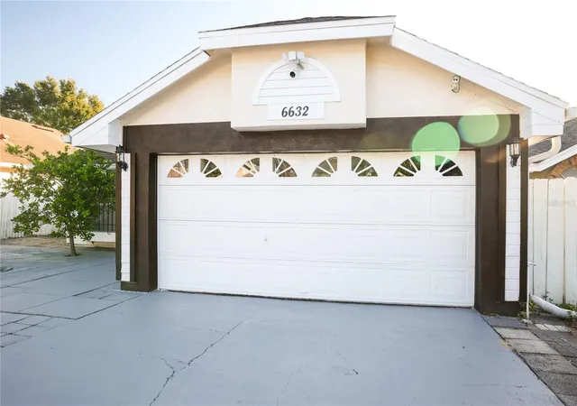 Photo 3 of Single family home for sale at 6632 Meritmoor Cir, Orlando, FL 32818 | MLS# O6442797 | Listing updated on 2026-09-23