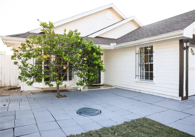 Photo 4 of Single family home for sale at 6632 Meritmoor Cir, Orlando, FL 32818 | MLS# O6442797 | Listing updated on 2026-09-23