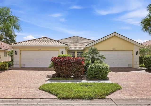 Photo 4 of Sale Pending at 7621 Quinto Dr, Sarasota, FL 34238 | MLS# A4706509 | Listing updated on 2026-10-05