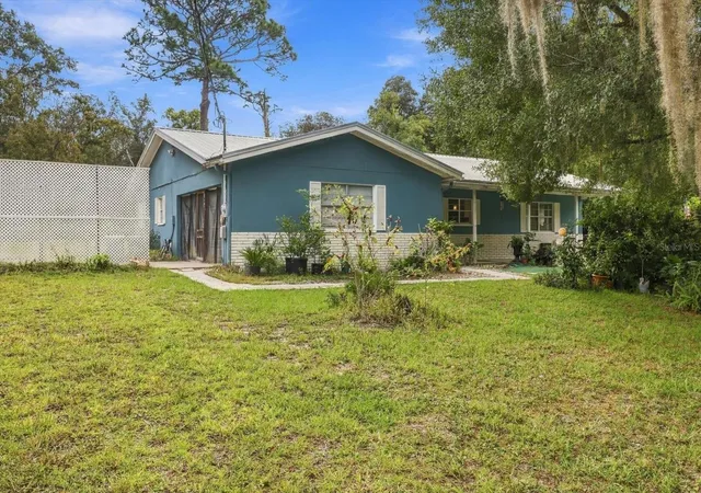 Photo 1 of Single family home for sale at 937 N Mcgowan Ave, Crystal River, FL 34429 | MLS# OM732457 | Listing updated on 2026-10-02