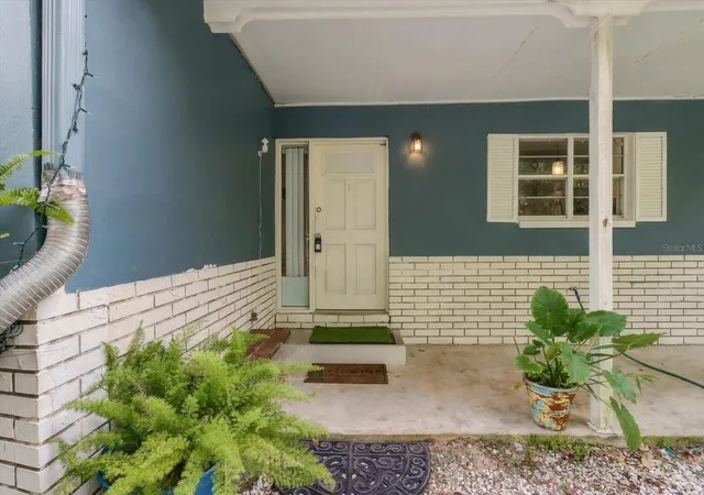 Photo 3 of Single family home for sale at 937 N Mcgowan Ave, Crystal River, FL 34429 | MLS# OM732457 | Listing updated on 2026-10-02
