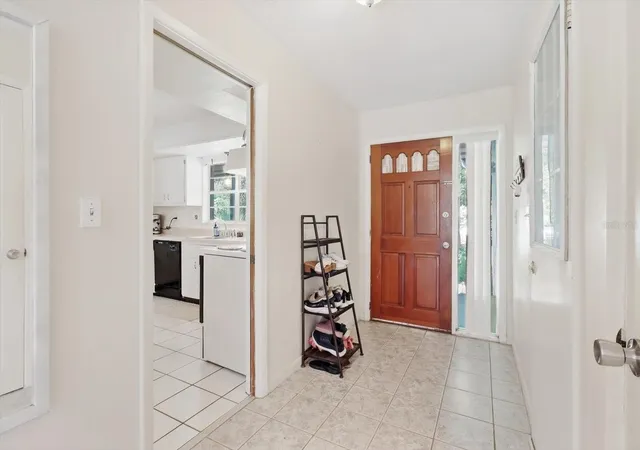 Photo 4 of Single family home for sale at 937 N Mcgowan Ave, Crystal River, FL 34429 | MLS# OM732457 | Listing updated on 2026-10-02