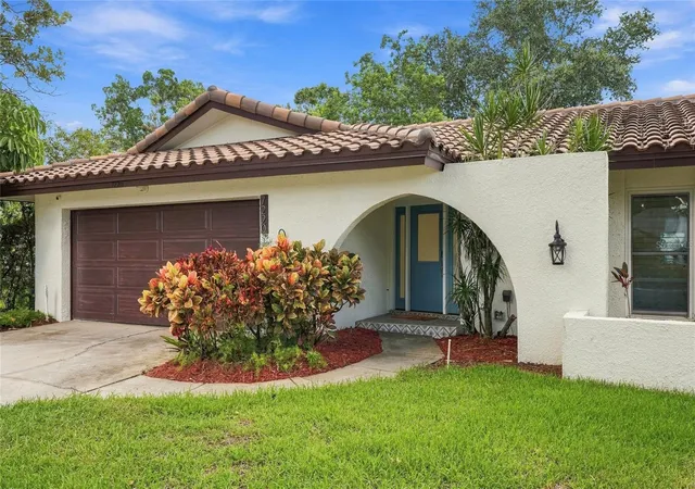 Photo 3 of Single family home for sale at 7220 Sunshine Dr S, Saint Petersburg, FL 33705 | MLS# TB8549675 | Listing updated on 2026-09-19