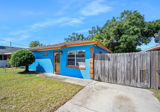 Photo 2 of Single family home for sale at 1324 Granada Ave, Daytona Beach, FL 32117 | MLS# FC321536 | Listing updated on 2026-10-08