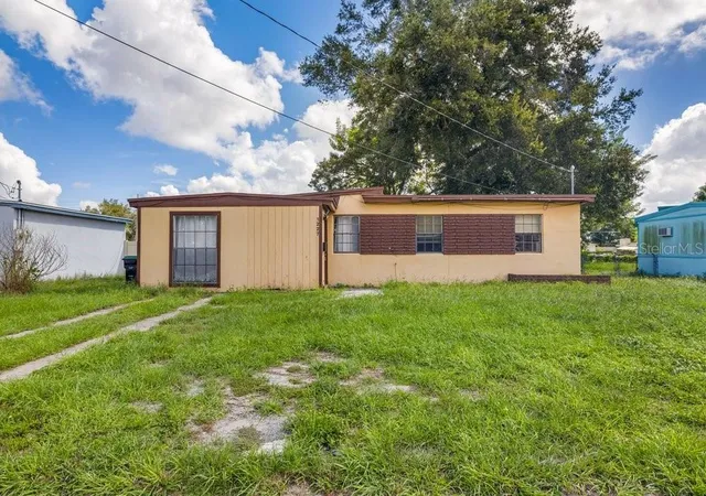 Photo 4 of Single family home for sale at 1227 N Pine Hills Rd, Orlando, FL 32808 | MLS# O6442808 | Listing updated on 2026-09-26