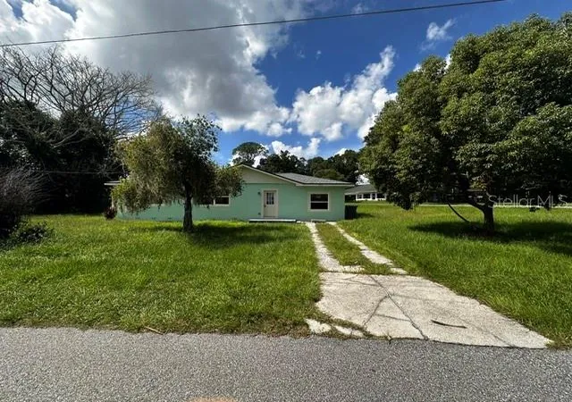 Single family home for sale at 923 W Lake Cannon Dr NW, WINTER HAVEN, FL 33881 | MLS# A4706514
