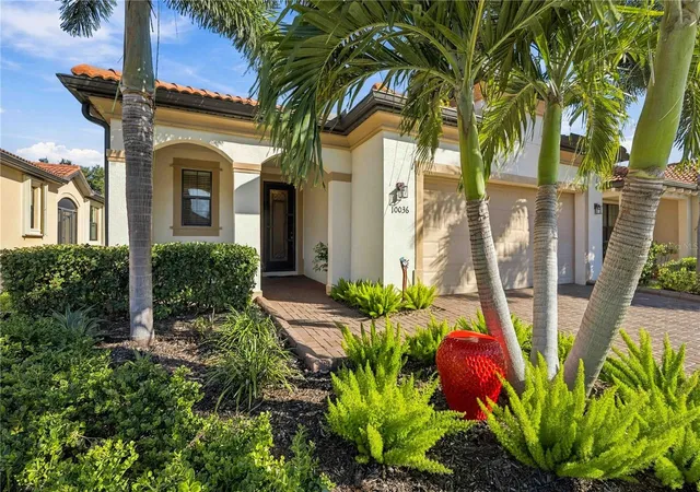 Single family home for sale at 10036 Cozy Grv Dr, VENICE, FL 34293 | MLS# D6148823