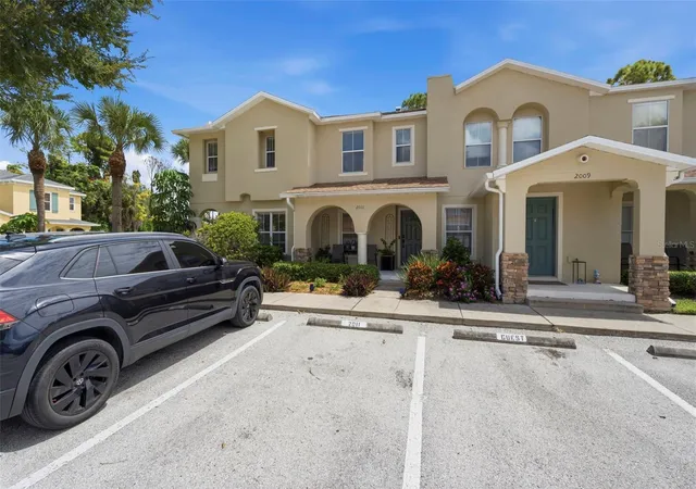 Photo 3 of Townhouse for sale at 2011 Sea Front Ct, Clearwater, FL 33763 | MLS# TB8549696 | Listing updated on 2026-10-07