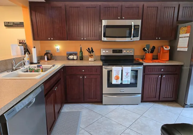 Listing Photo 5 - Condo for sale in building located at 756 Vlg Cir, VENICE, FL 34292 - Unit #102