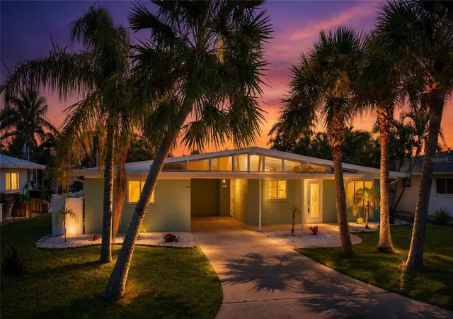 Photo 2 of Single family home for sale at 1429 Lemon Bay Dr, Englewood, FL 34223 | MLS# N6145813 | Listing updated on 2026-10-07