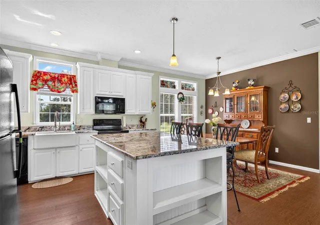Photo 4 of Manufactured home for sale at 10006 Evanston Ln, Wesley Chapel, FL 33545 | MLS# TB8549707 | Listing updated on 2026-10-09