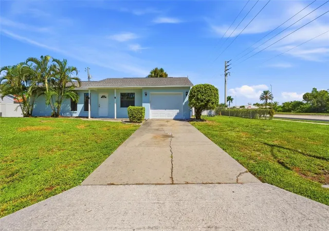 Photo 3 of Single family home for sale at 24 Clemson Rd, Venice, FL 34293 | MLS# A4706523 | Listing updated on 2026-10-01
