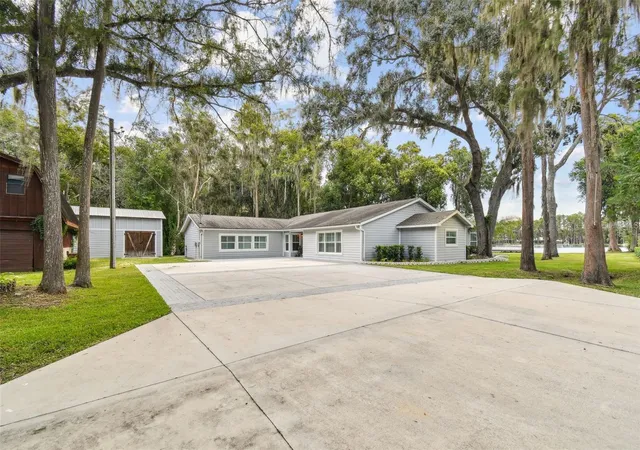 Photo 3 of Single family home for sale at 17018 Dennis Rd, Lutz, FL 33558 | MLS# TB8549716 | Listing updated on 2026-10-06