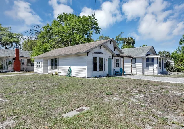 Photo 2 of Single family home for sale at 1112 S Prospect Ave, Clearwater, FL 33756 | MLS# TB8549717 | Listing updated on 2026-09-20