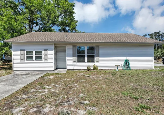 Photo 3 of Single family home for sale at 1112 S Prospect Ave, Clearwater, FL 33756 | MLS# TB8549717 | Listing updated on 2026-09-20