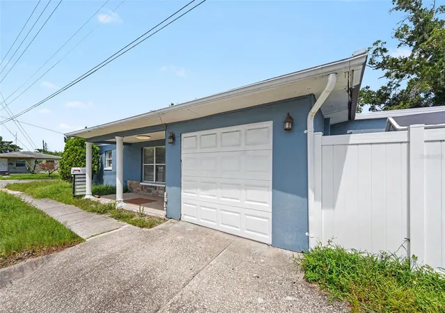 Photo 3 of Single family home for sale at 2593 38th Avenue N #B, Saint Petersburg, FL 33713 | MLS# TB8549720 | Listing updated on 2026-10-13
