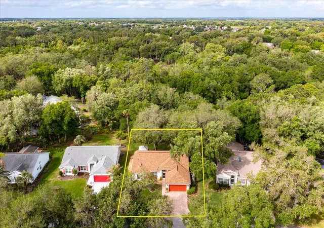 Photo 2 of Single family home for sale at 25845 Glen Eagle Dr, Leesburg, FL 34748 | MLS# G5117944 | Listing updated on 2026-09-19