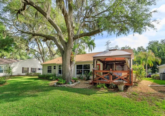 Photo 3 of Single family home for sale at 25845 Glen Eagle Dr, Leesburg, FL 34748 | MLS# G5117944 | Listing updated on 2026-09-19