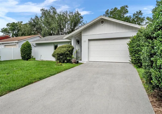 Photo 3 of Single family home for sale at 6137 Waterman Ln, Lakeland, FL 33812 | MLS# S5157843 | Listing updated on 2026-09-29