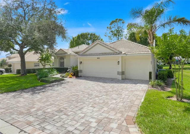 Photo 2 of Single family home for sale at 3810 Scarborough Ct, Clermont, FL 34711 | MLS# O6442846 | Listing updated on 2026-09-24