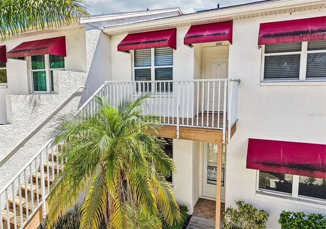Photo 3 of Condo for sale at 1400 Water View Dr W #202, Largo, FL 33771 | MLS# TB8549768 | Listing updated on 2026-09-23
