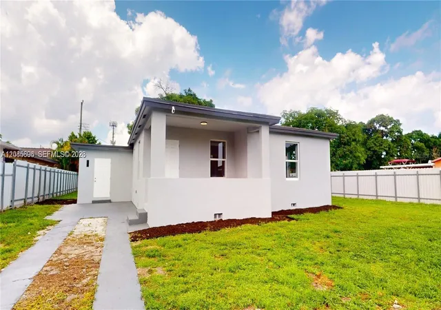 Photo 3 of Single family home for sale at 511 Se 2nd Street, Hialeah, FL 33010 | MLS# TB8549780 | Listing updated on 2026-10-03