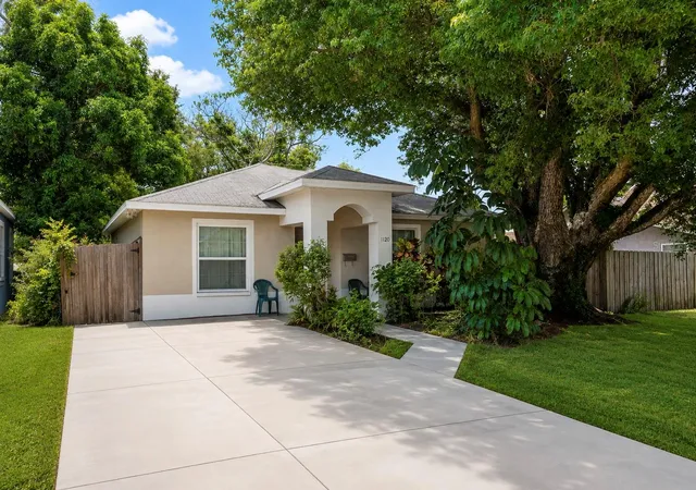 Photo 2 of Single family home for sale at 1120 11th Avenue S, Saint Petersburg, FL 33705 | MLS# TB8549789 | Listing updated on 2026-09-22