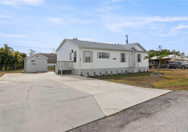 Photo 4 of Manufactured home for sale at 6533 Jack St, Punta Gorda, FL 33982 | MLS# C7530894 | Listing updated on 2026-10-01